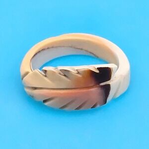 Vintage Hand Carved Shell Feather Ring Natural Cream Brown Tan Boho Band Sz 4.5